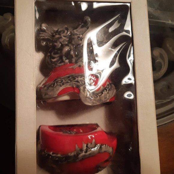Red Dragon Salt and Pepper - Picture 5 of 5